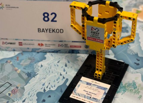 Ortaokul FLL Kulübü Öğrencilerimiz İlham Verenler Ödülü kazandılar